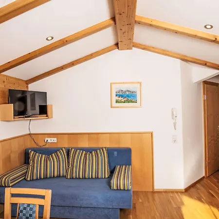 Reiter-1 By Interhome アパート フラッハウ